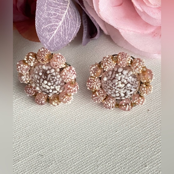 VINTAGE Japan  Sugar Beaded Clip On Earrings - Picture 2 of 5